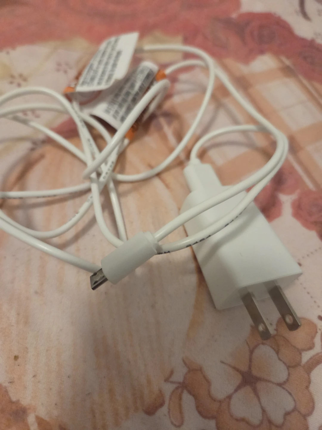 White micro-USB wall charger - photo 2