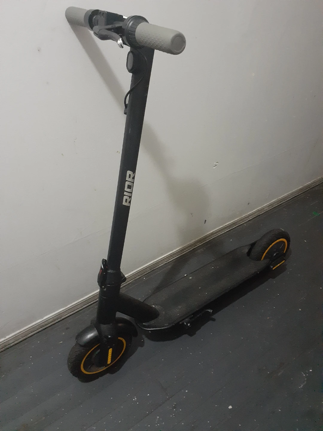 RIDR Electric Scooter no charger - photo 2