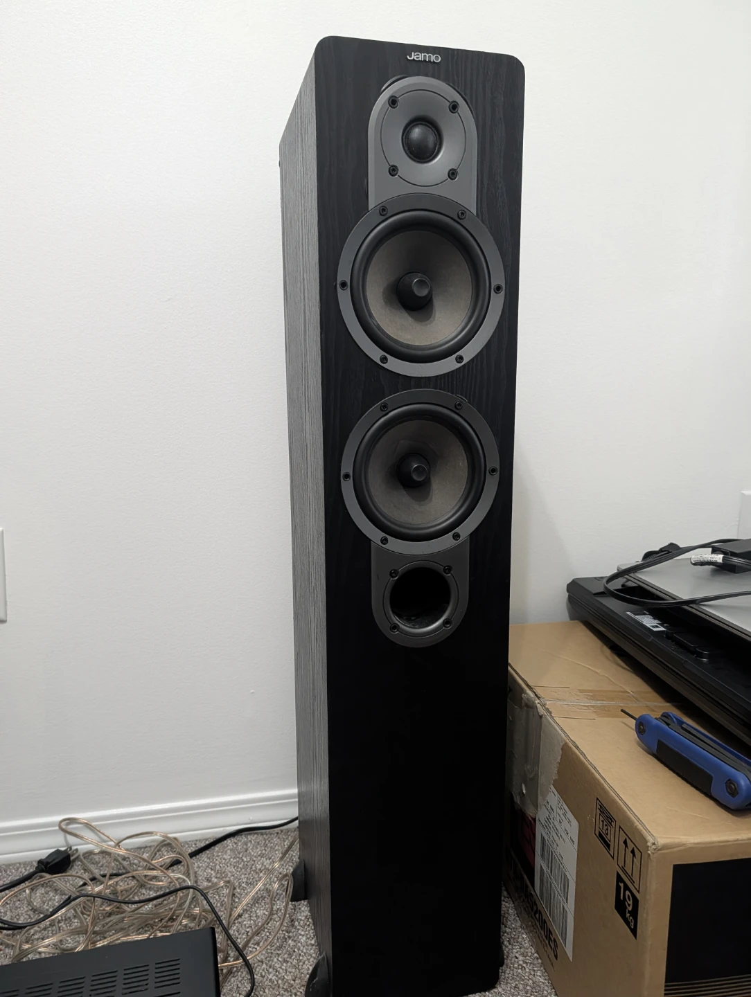 Jamo floor-standing speaker - photo 3