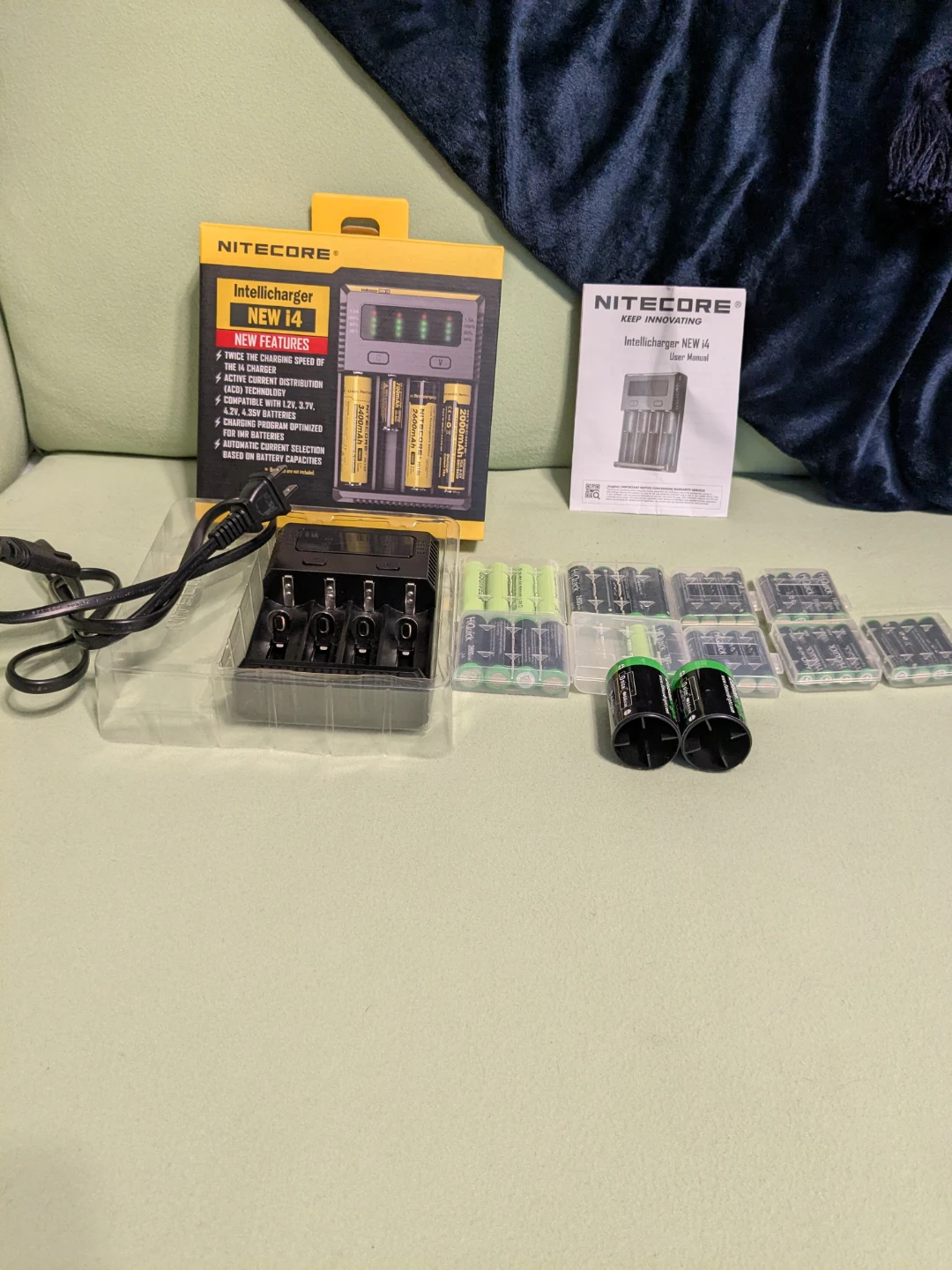 Nitecore Intellicharger NEW i4 4-Bay Battery Charge - photo 5