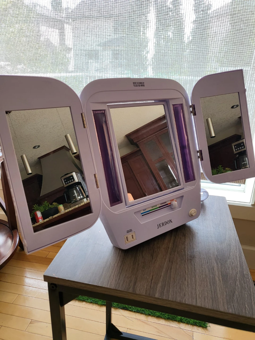 Jerdon Tri-Fold Lighted Makeup Mirror - photo 2