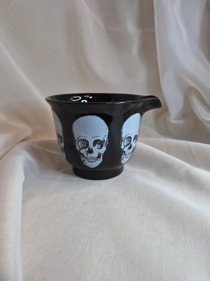Awesome 3 3/4" x 4 1/4"  Wicked Skull Porcelain Bowl with Spout - photo 3