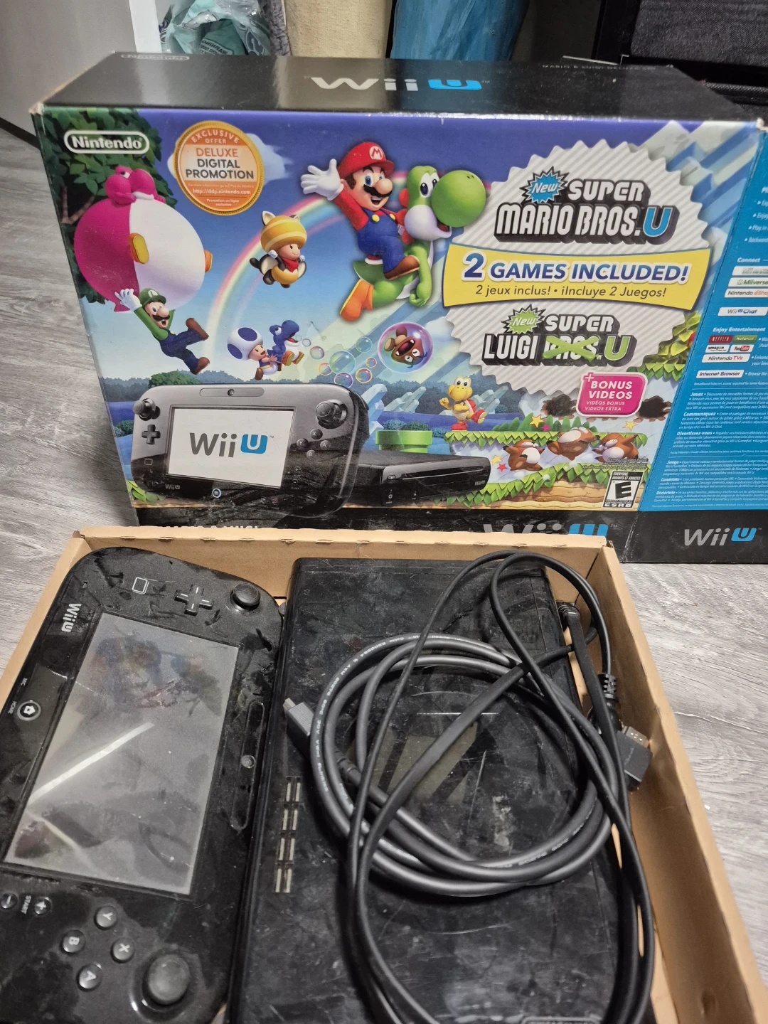 Nintendo Wii U Deluxe Set with 2 Games