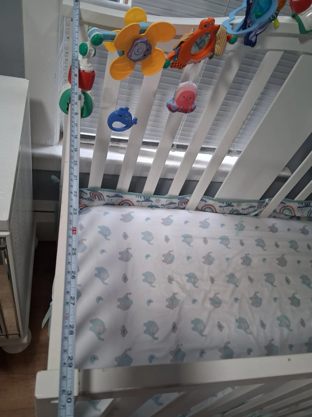 Graco White Wooden Baby Crib - photo 4