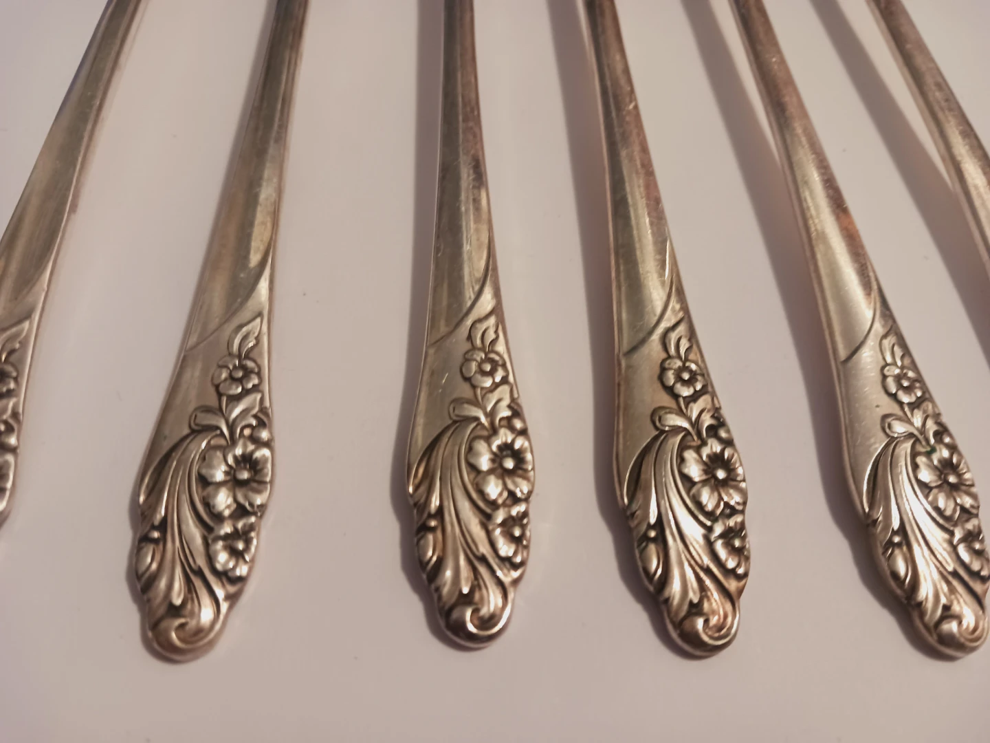 Set of 6 Oneida Community Silver-Plated Floral Forks - photo 4