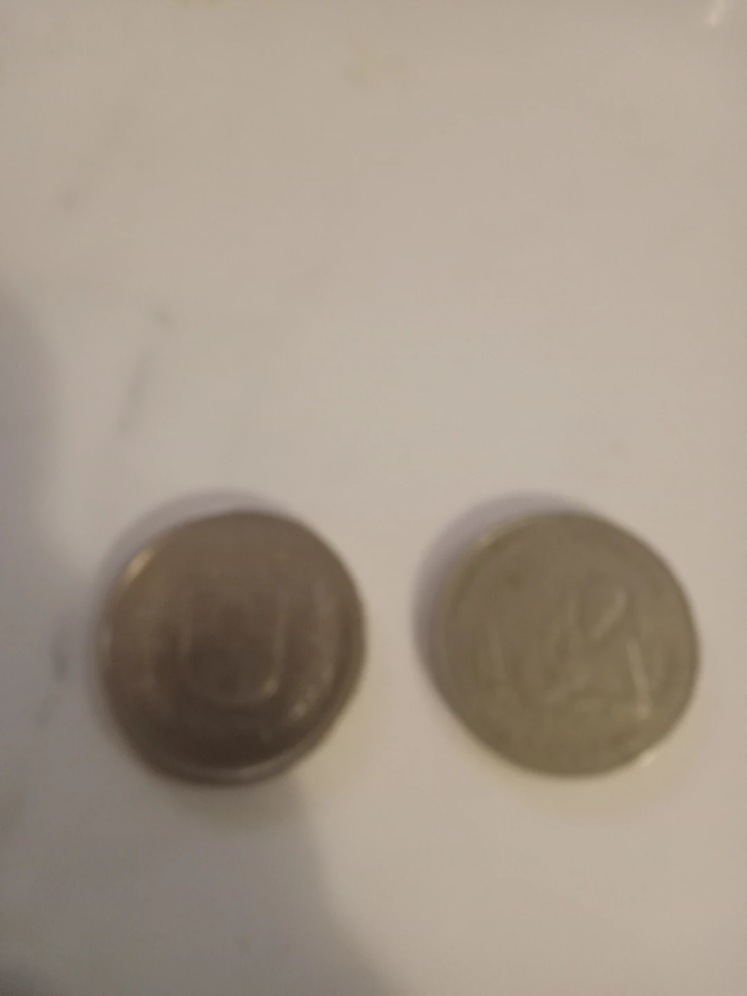 Two collectible world coins - photo 4