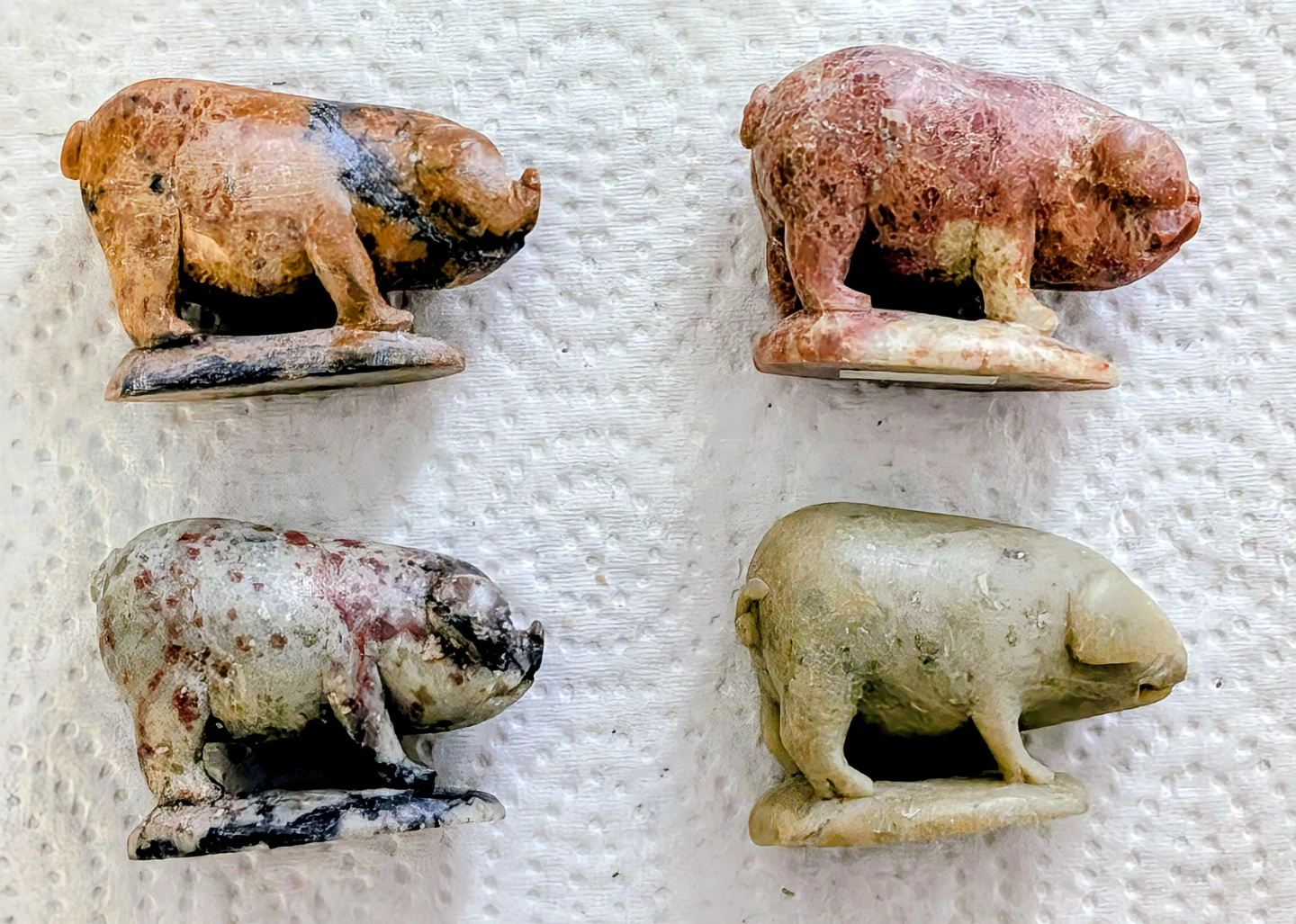 Herd of 4 Small Stone Pig Figurines - photo 3