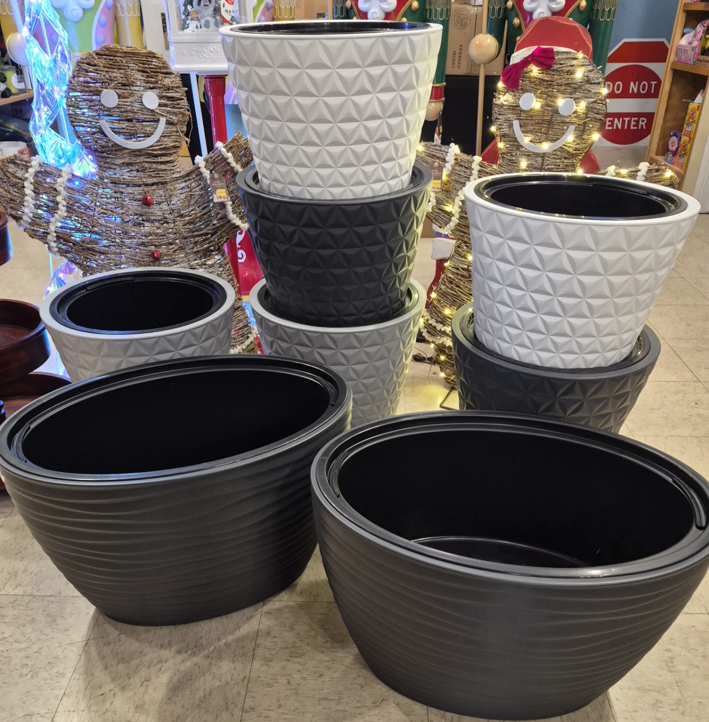 BLOWOUT SALE  $20  each fall & winter planters - photo 2