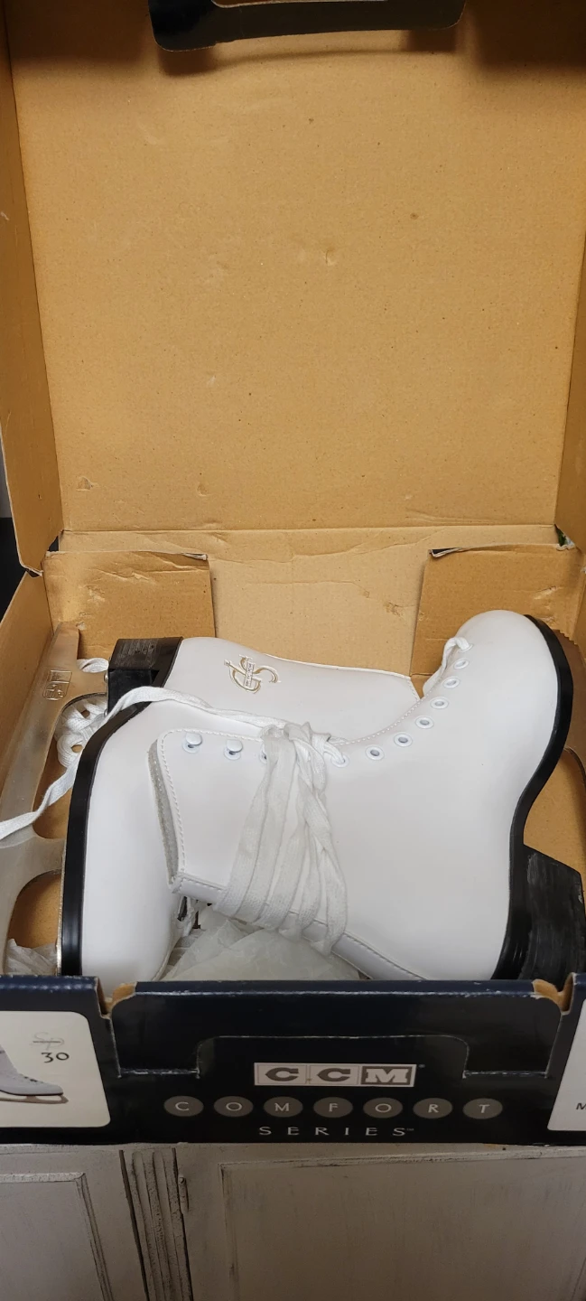 CCM Skates - ladies size 7 - photo 3