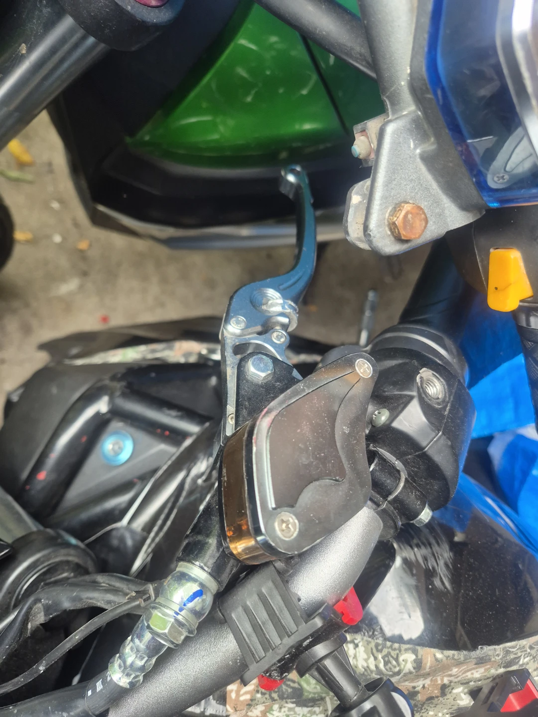 Electric motorcycle with hand brake lever - photo 4