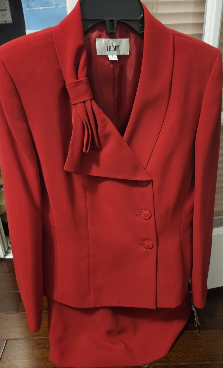 Le Suit Crimson 2PC Set Size 8