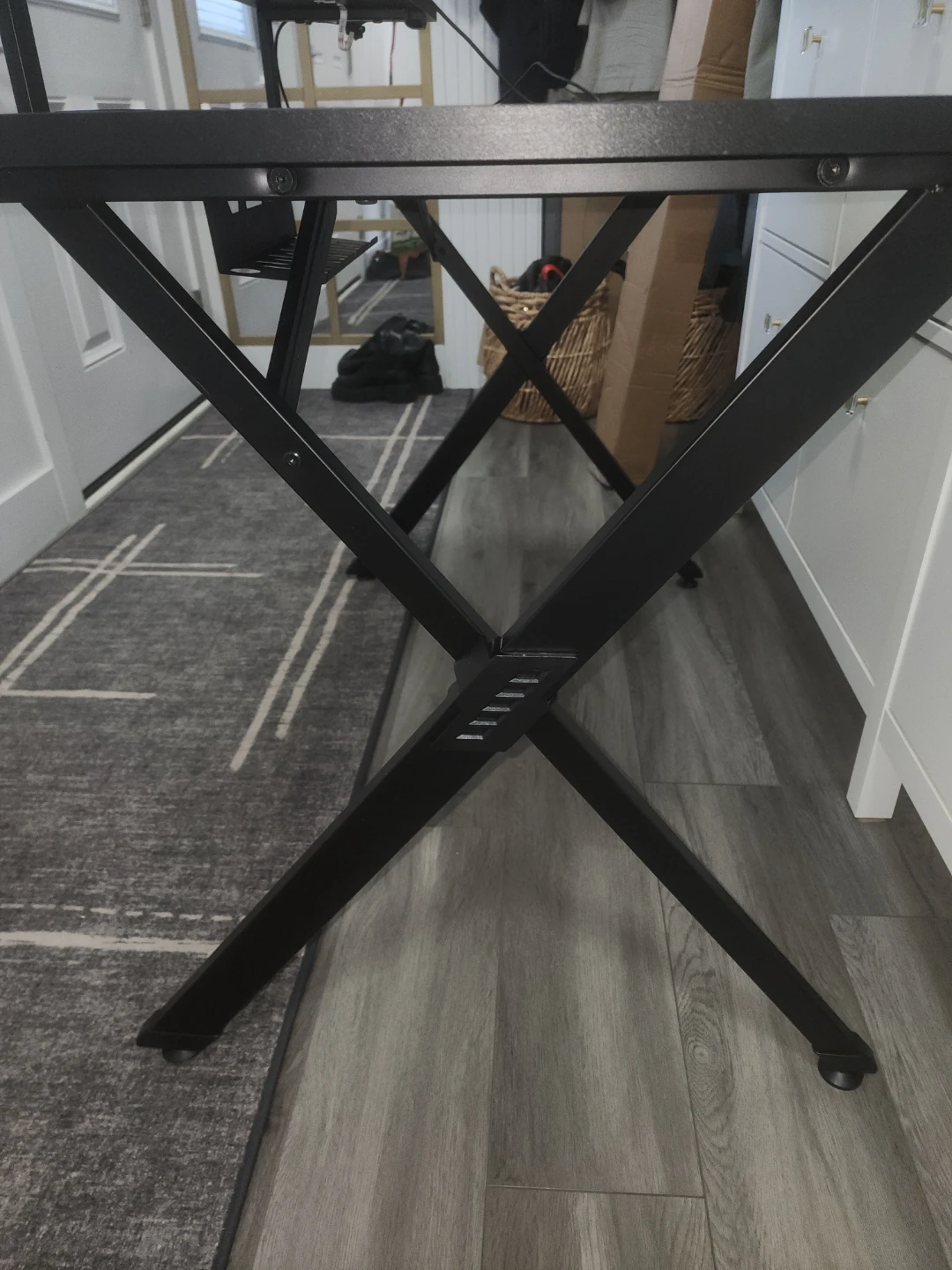 Black gaming desk with LED lights - photo 2