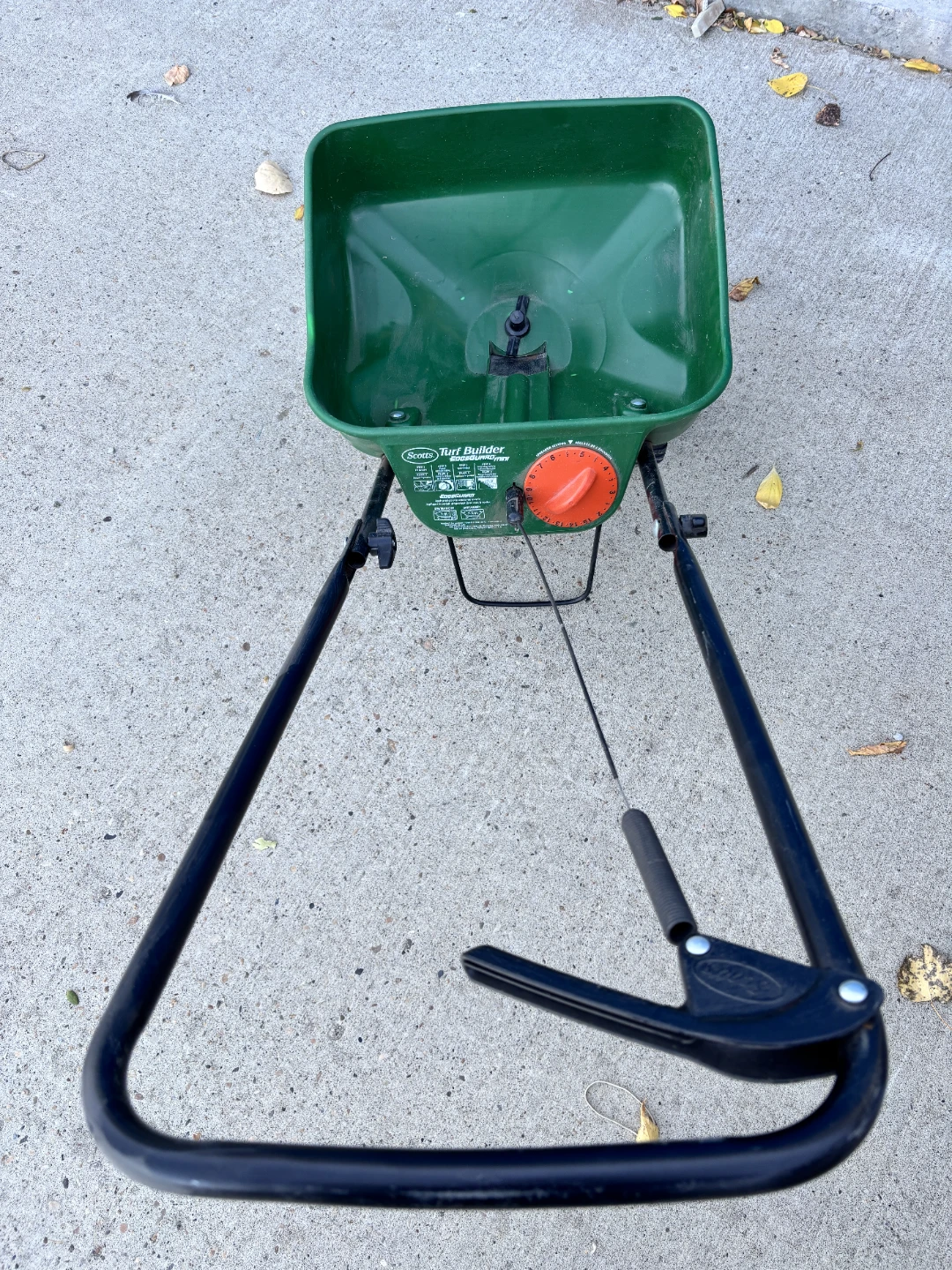 Scotts Turf Builder EdgeGuard Mini Spreader
