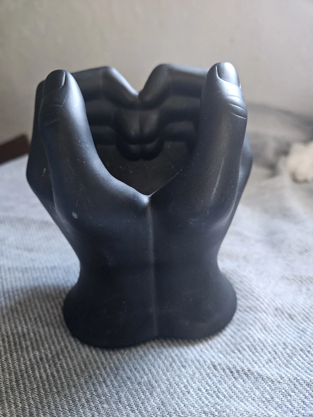 Matte Black Hands Shaped Holder
