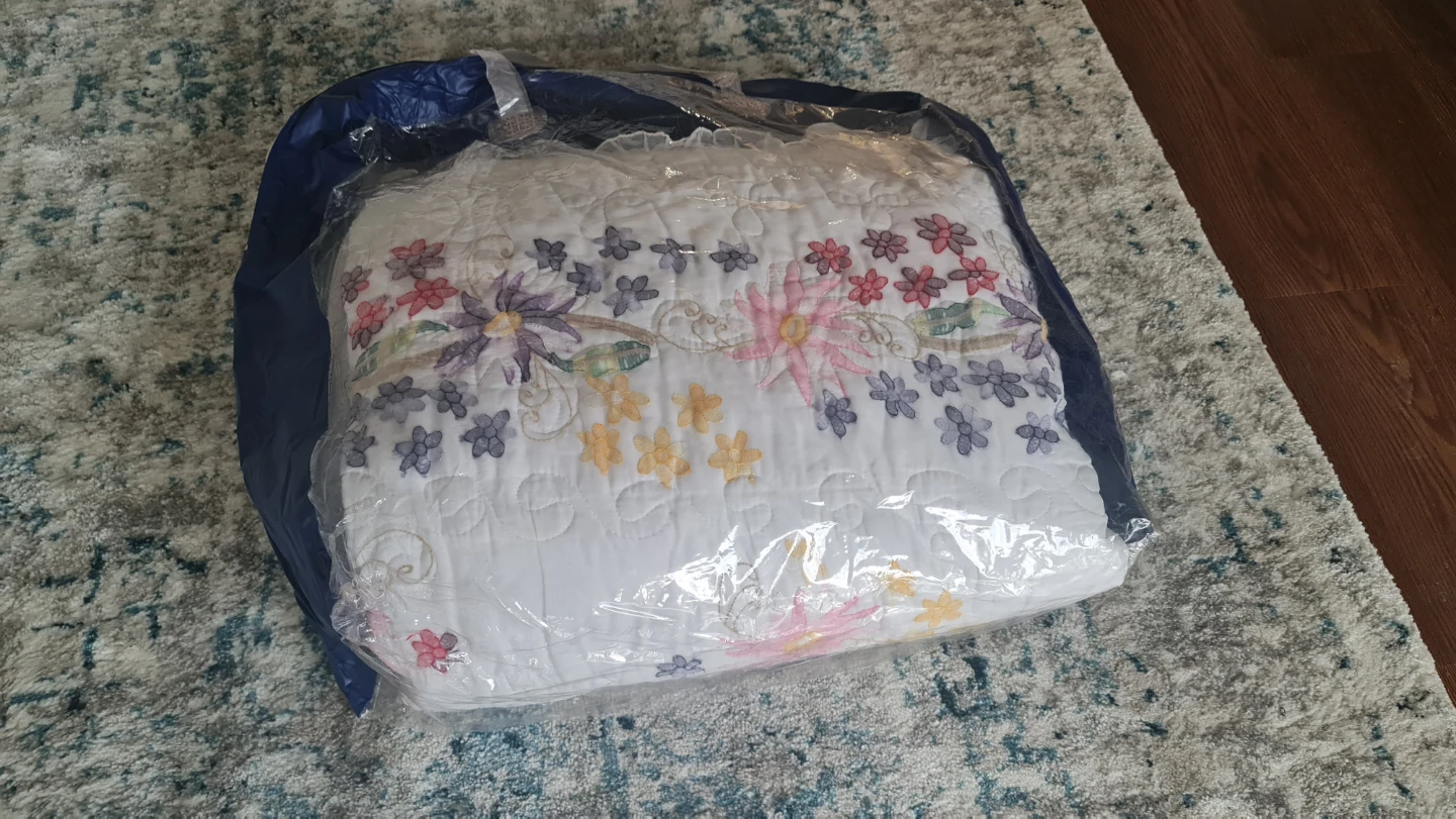 Floral Embroidered bedsheet - photo 2