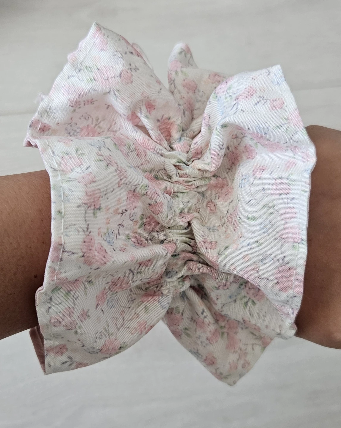 Floral pattern fabric scrunchie - photo 2