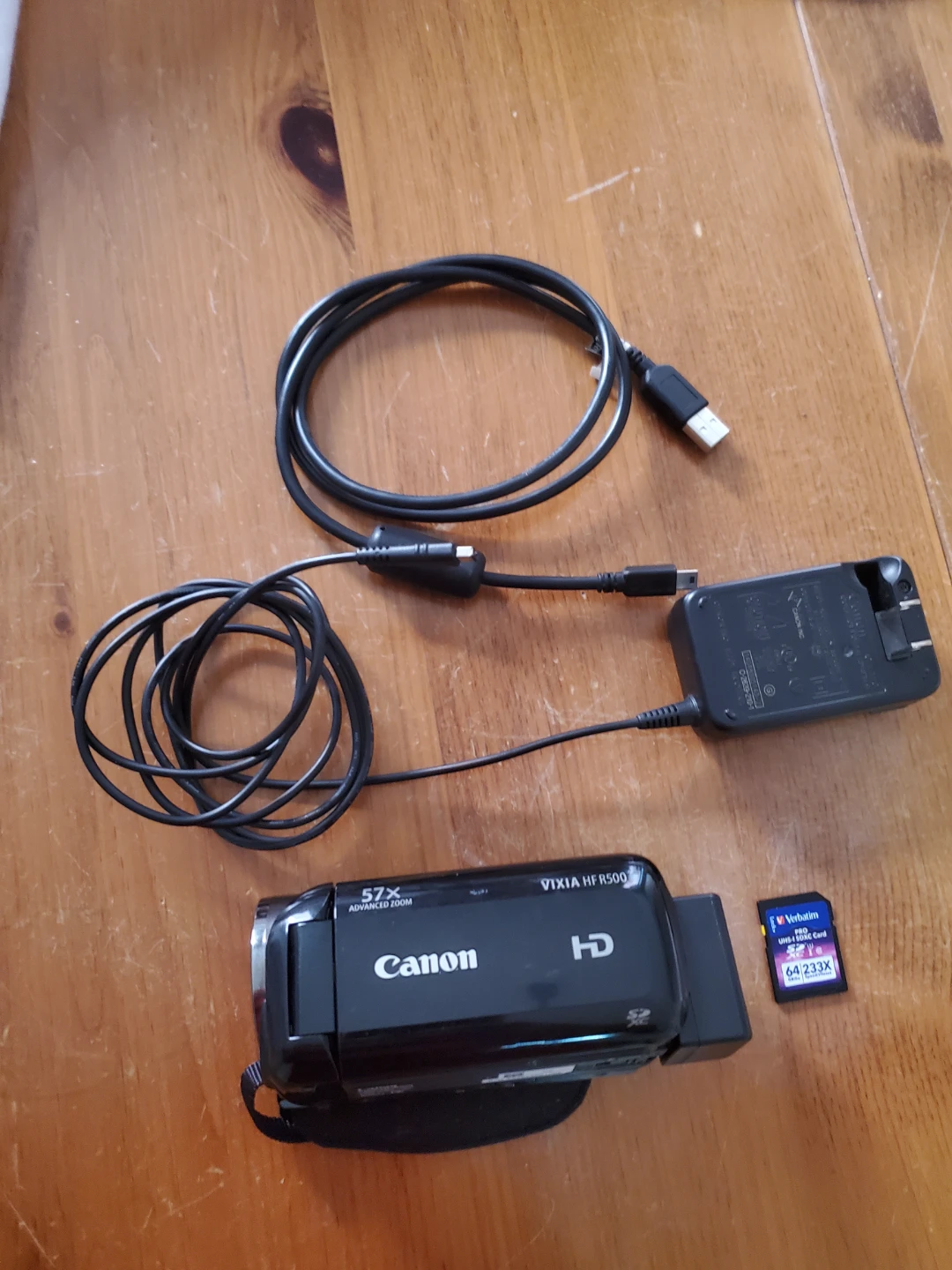 Canon VIXIA HF R500 Digital Camcorder w/ 64GB card