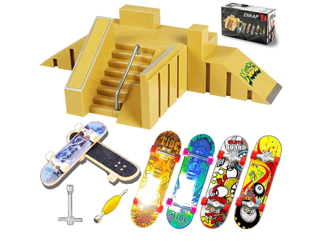 🏈Brand New  Fingerboard Skate Park Set
