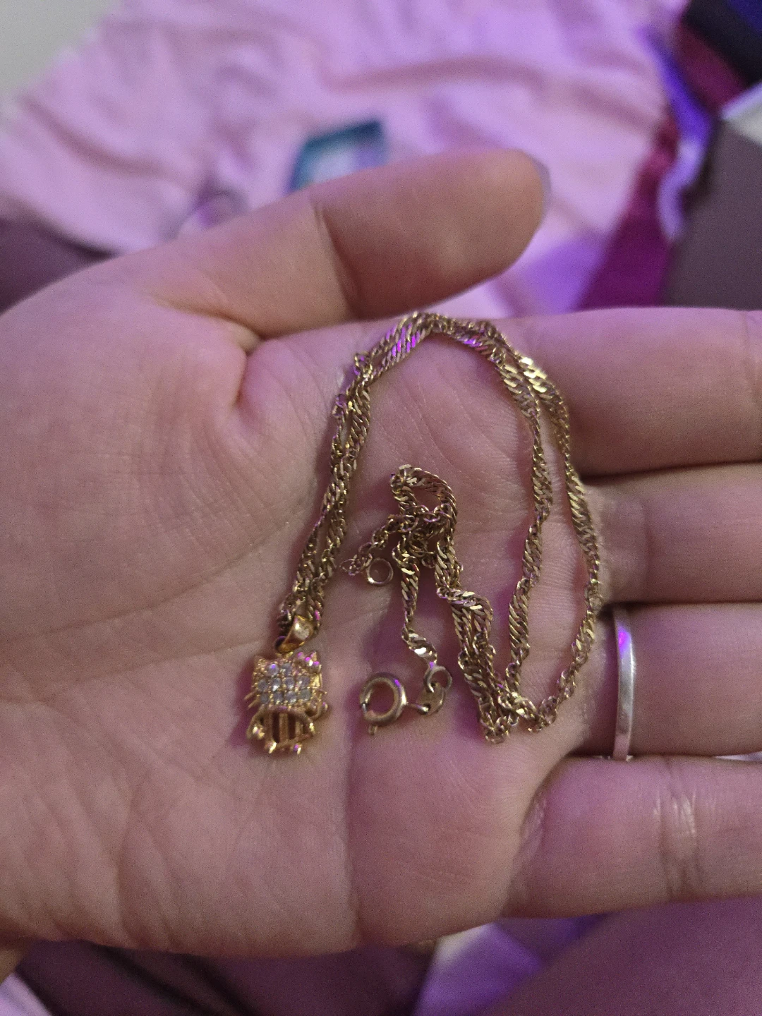 Gold-tone hello kitty pendant necklace