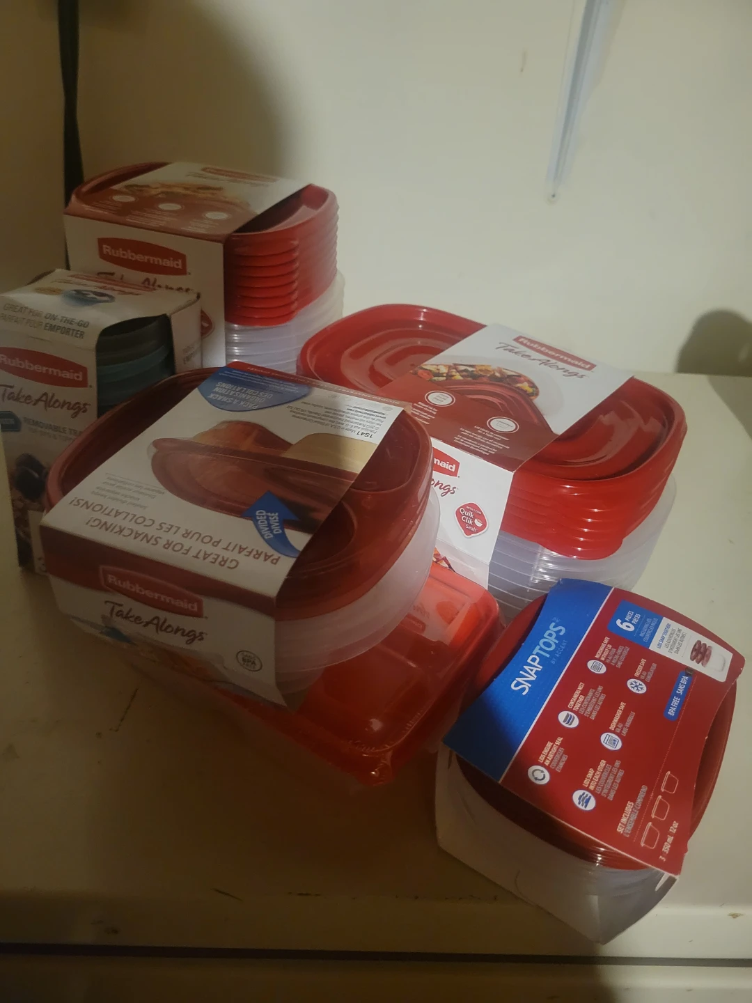 🏈 Assorted Rubbermaid Food Storage Containers - photo 2