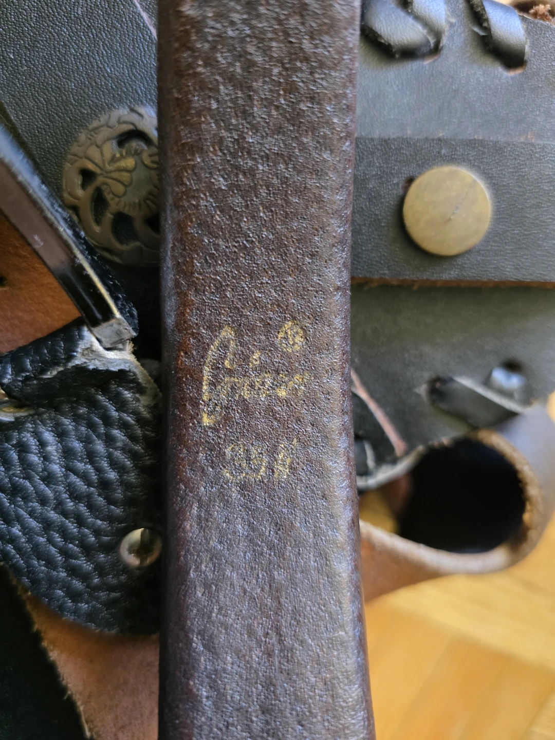 Vintage Recurve Bow with Leather Quiver and Arrows - photo 2