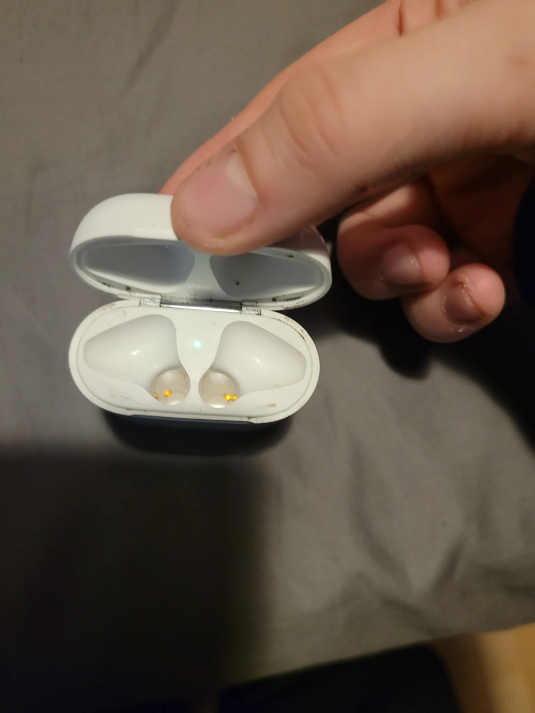 Apple AirPods Wireless Charging Case - photo 3