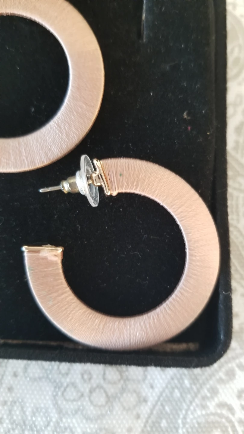 Rose gold tone hoop earrings - photo 3