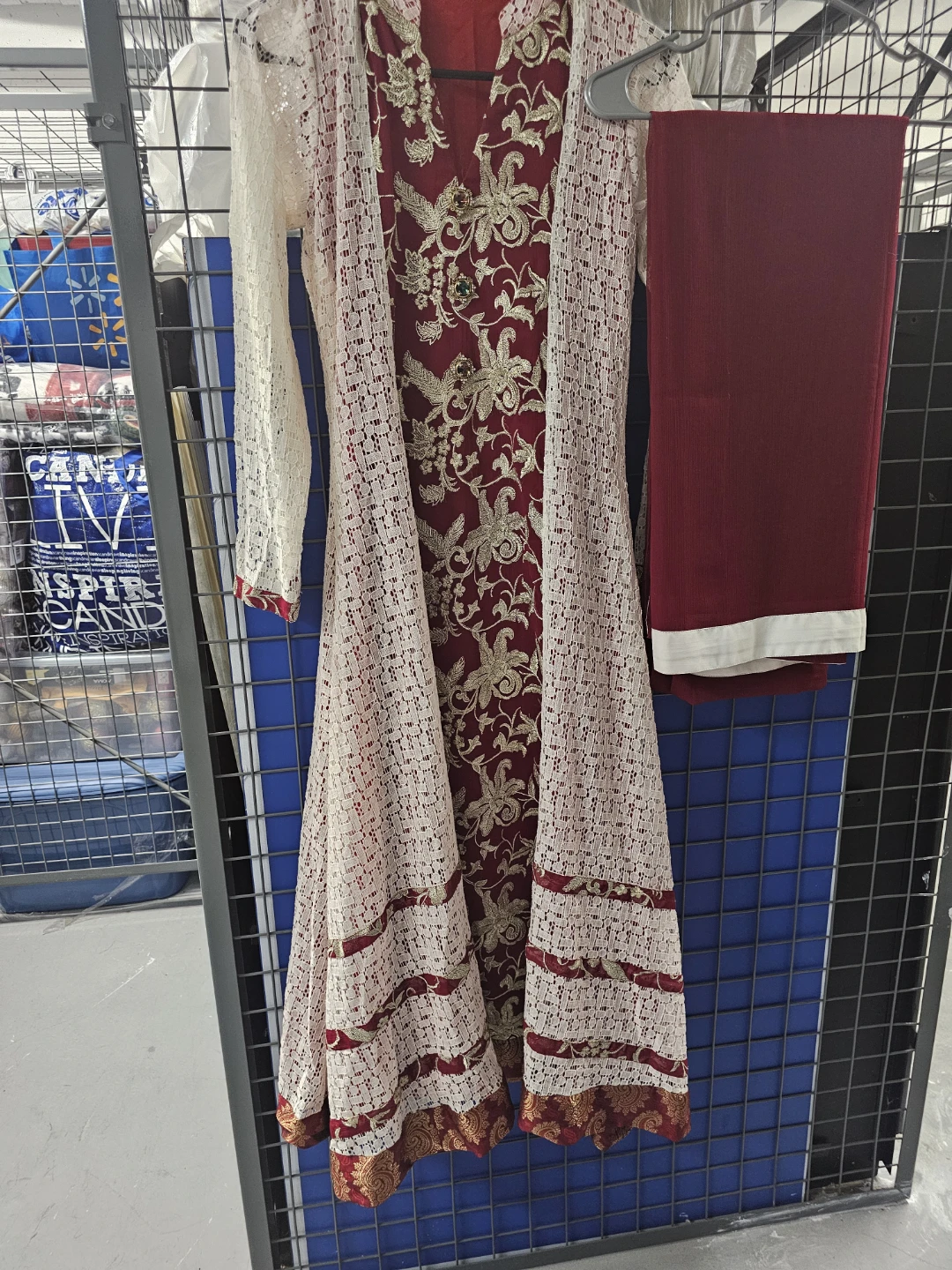 Red and White Embroidered Kurti Set - photo 4