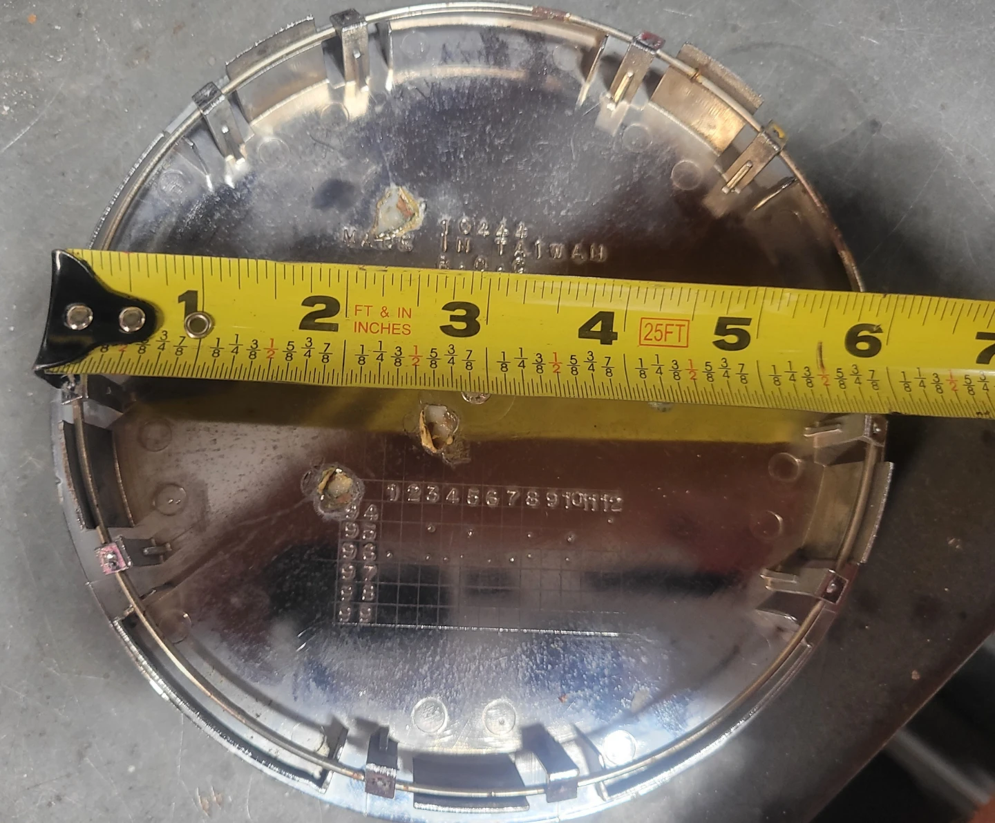 Set of 4 Cadillac Chrome Wheel Center Caps - photo 4
