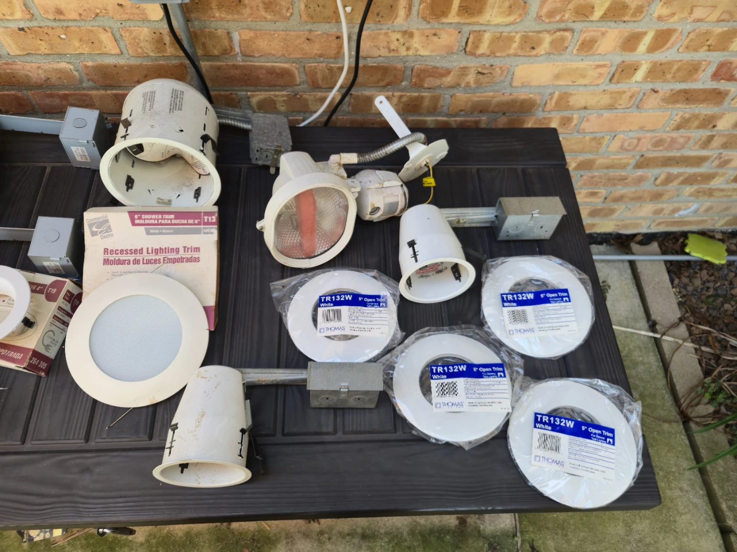 Recessed Can Lights, Housings & Trims Lot