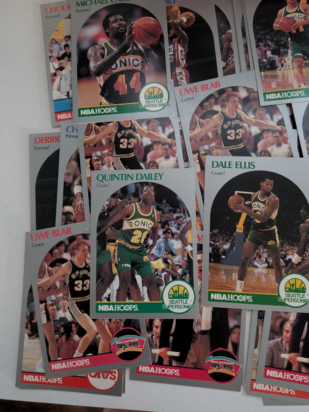 Lot of Vintage 1989-1990 NBA Hoops Basketball Cards - photo 3