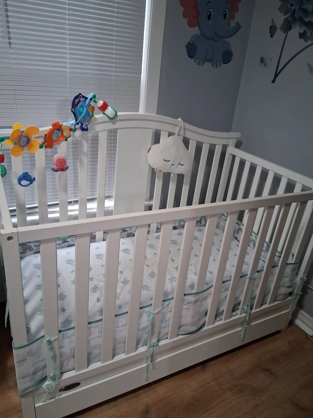 Graco White Wooden Baby Crib - photo 2