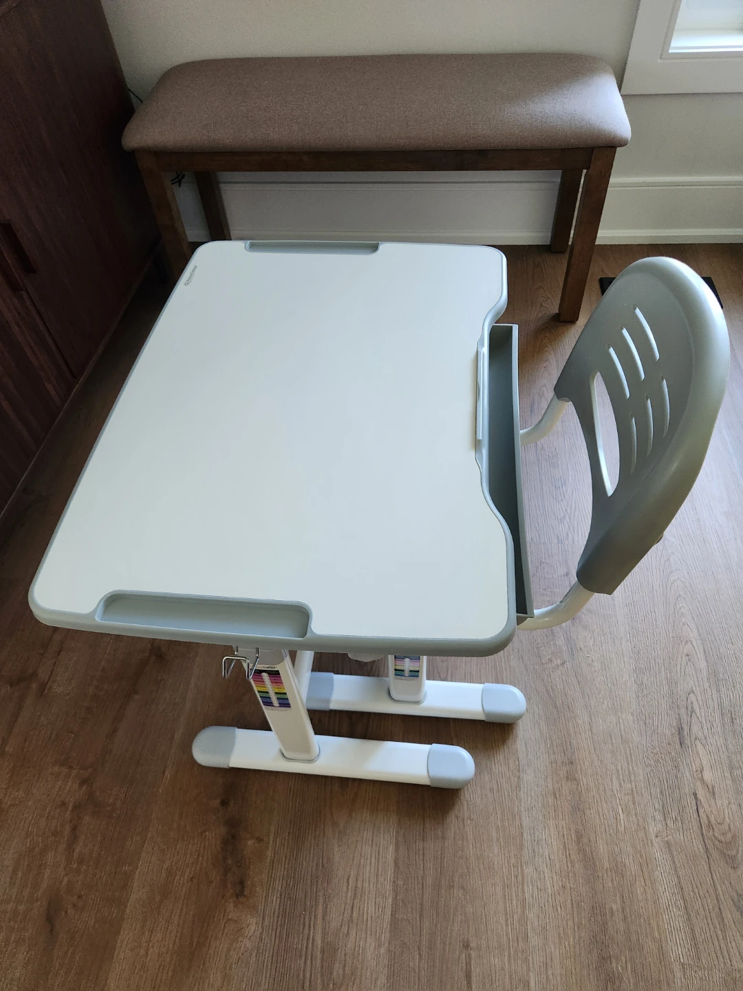 Kids Adjustable Desk and Chair Set - photo 2