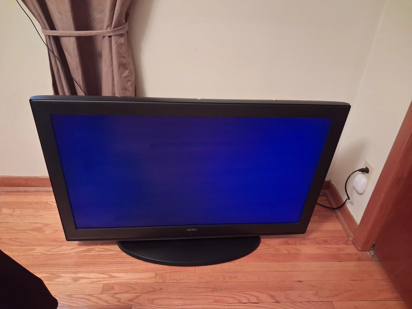 Seiki LCD TV 40 Inch - photo 2