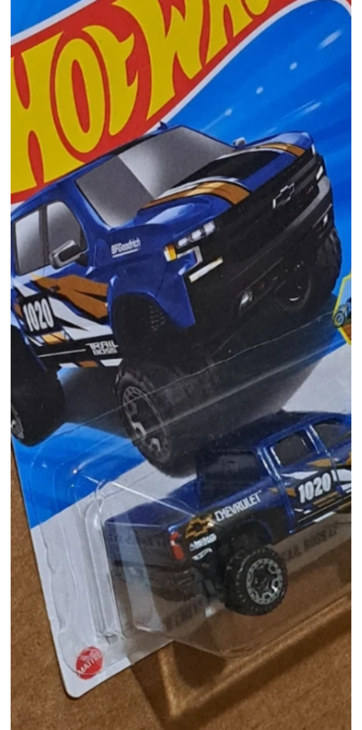 Hot Wheels '19 Chevy, Blue Silverado Trail Boss LT - photo 4