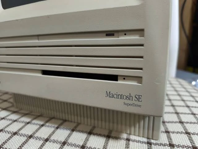 40 yr old working Macintosh SE Superdrive, HDD, keyboard, mouse - photo 2