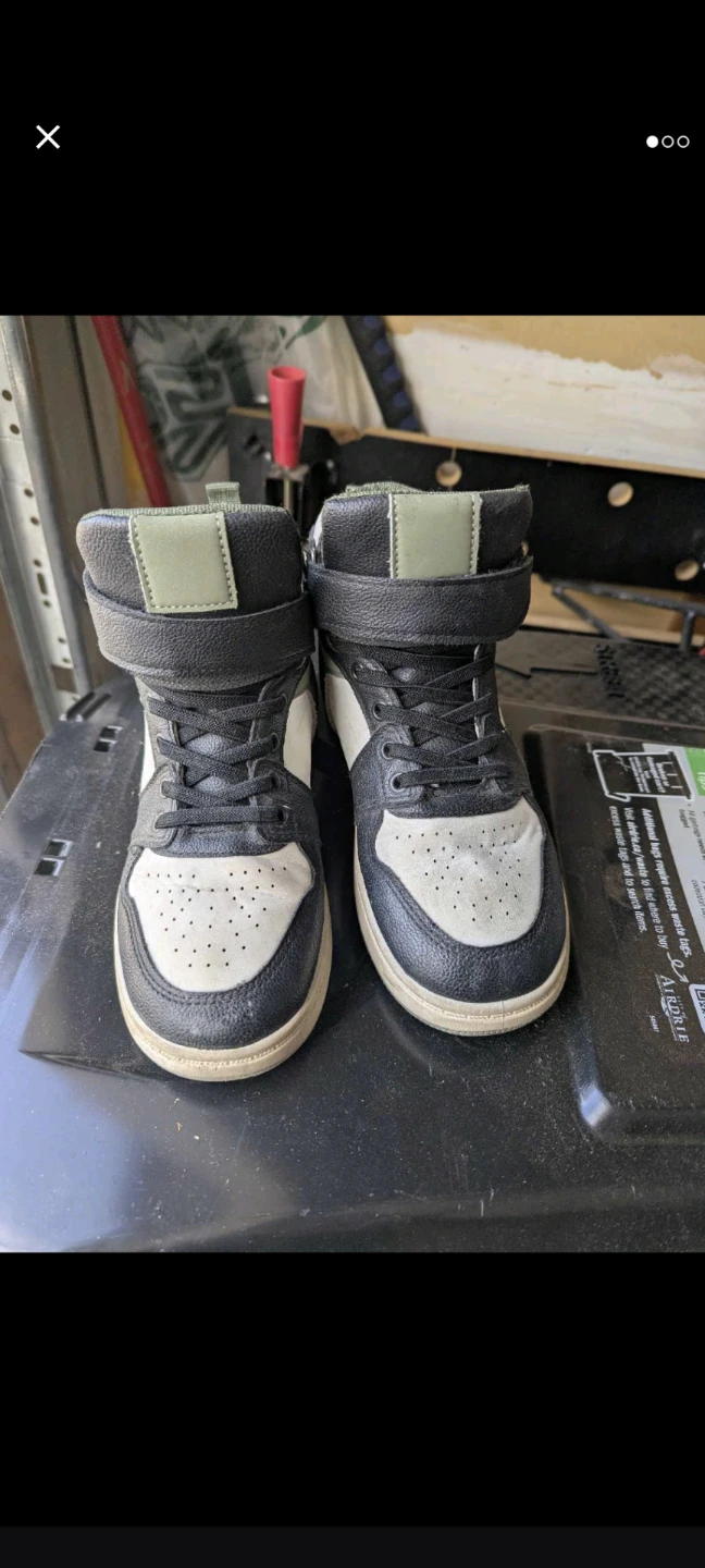 Kids High-Top Sneakers Size 3