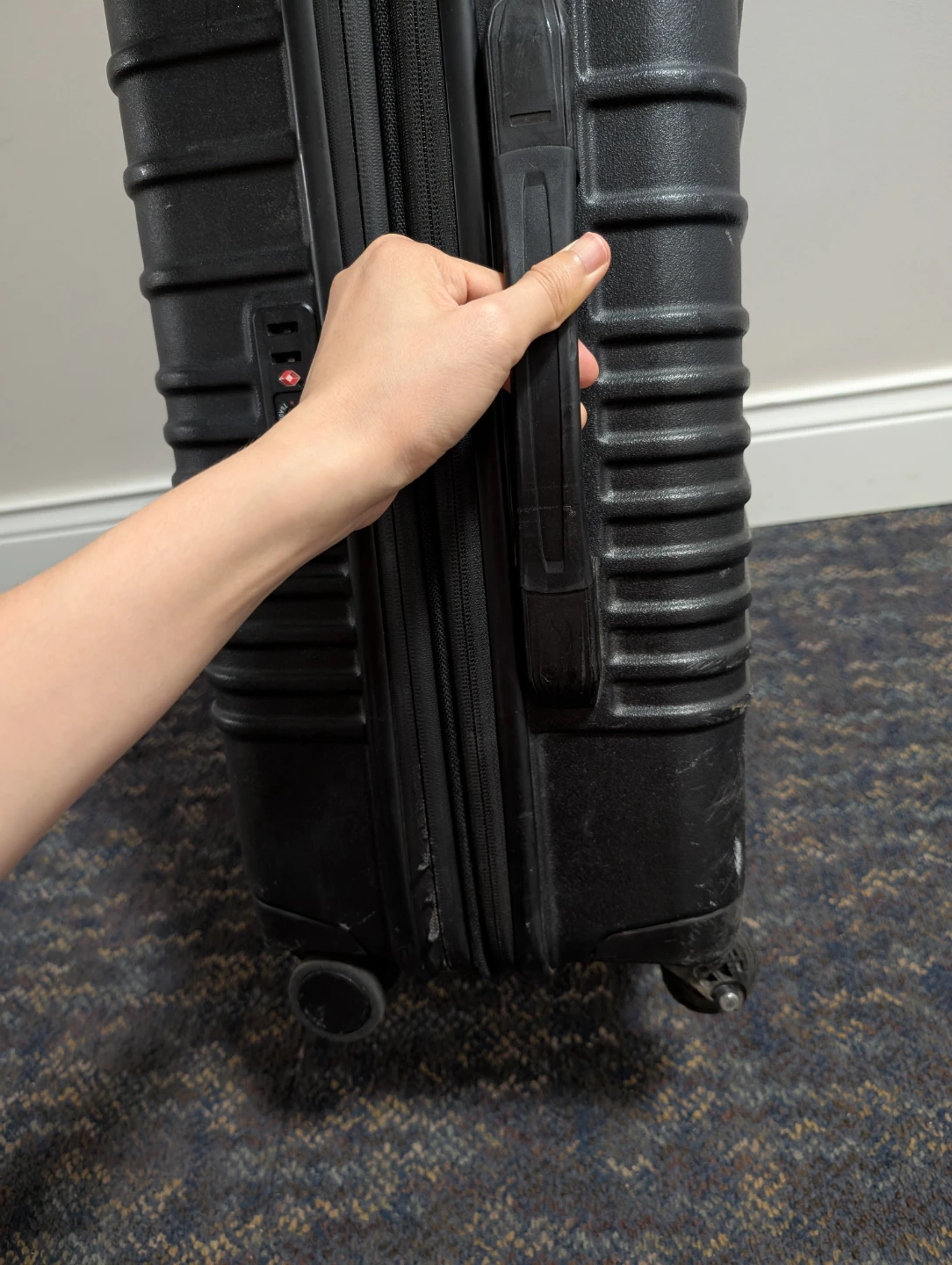 BÉIS The Carry-On Roller Black Usable 1 broken wheel - photo 4