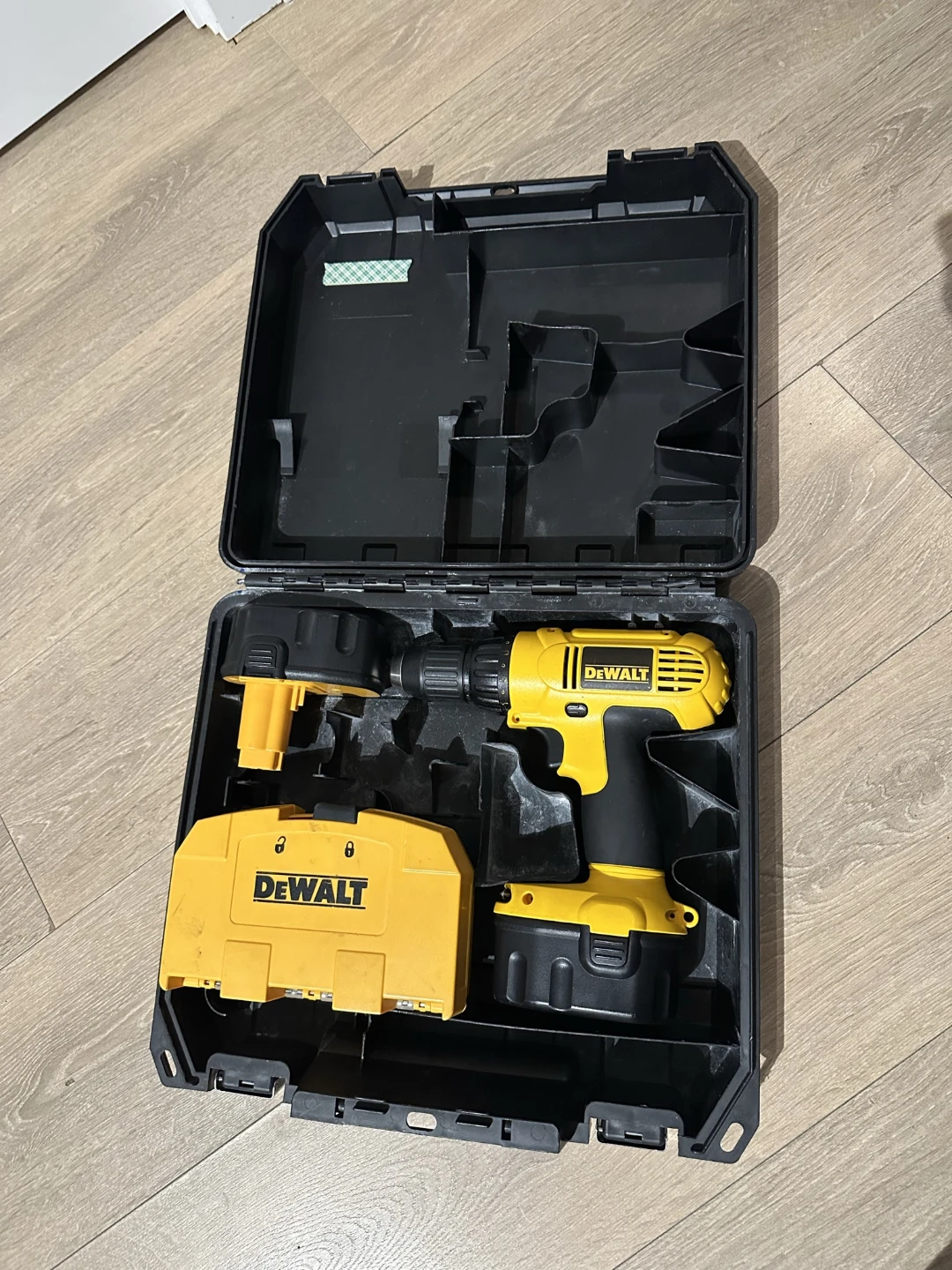 DeWalt Cordless Drill with Carrying Case and Bits - photo 2