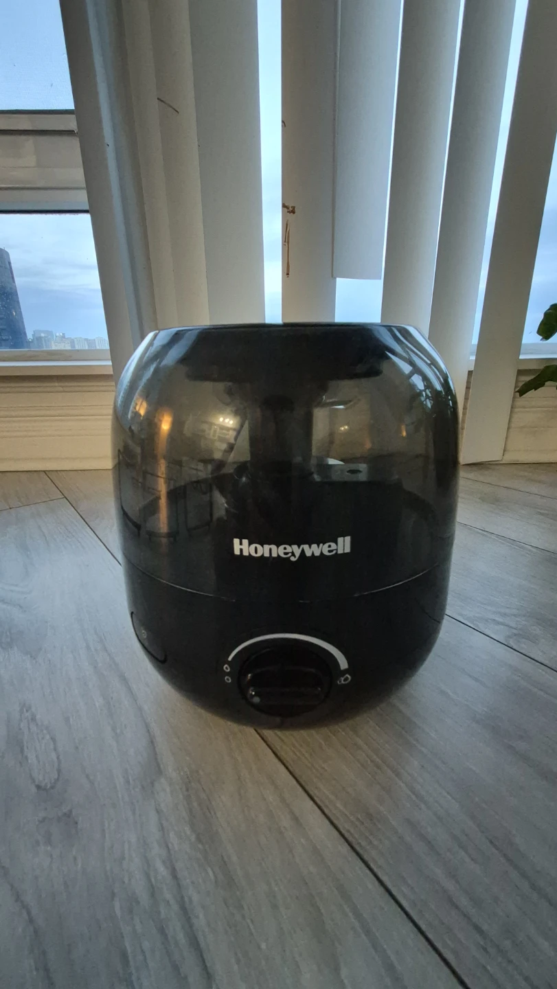 Honeywell humidifier. Perfect for winters. Less than an year old