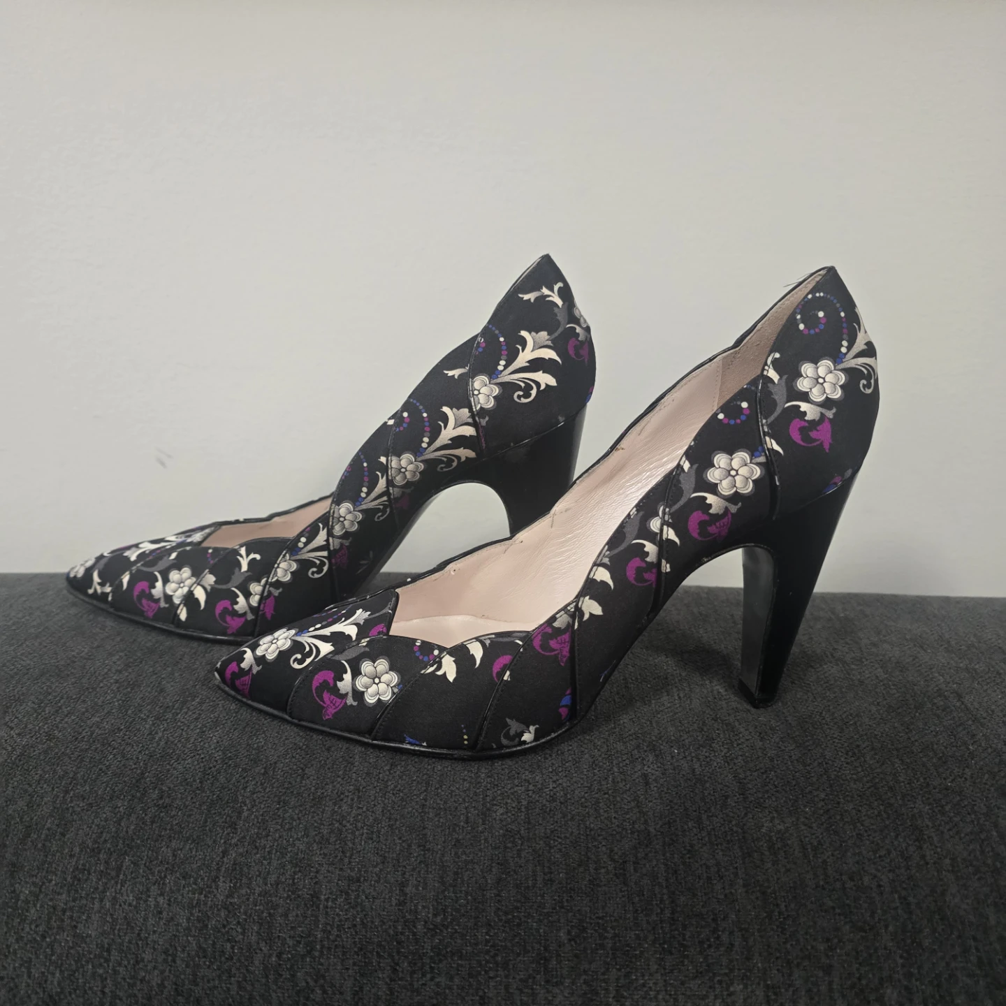 Emilio Pucci Floral Damask Pointed Toe Pumps - Size 36 - photo 4