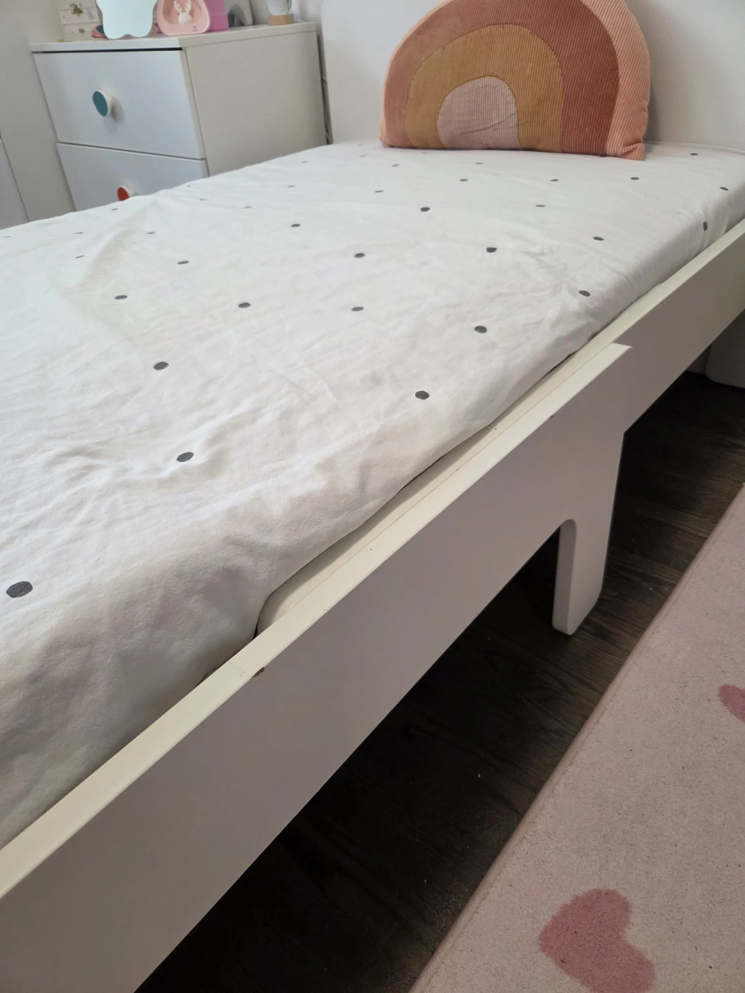 Ikea extendable kid bed frame in white. - photo 3