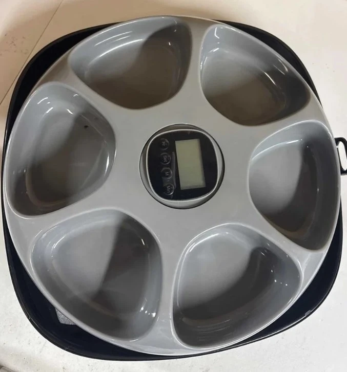 6-Meal Automatic Pet Feeder - photo 2