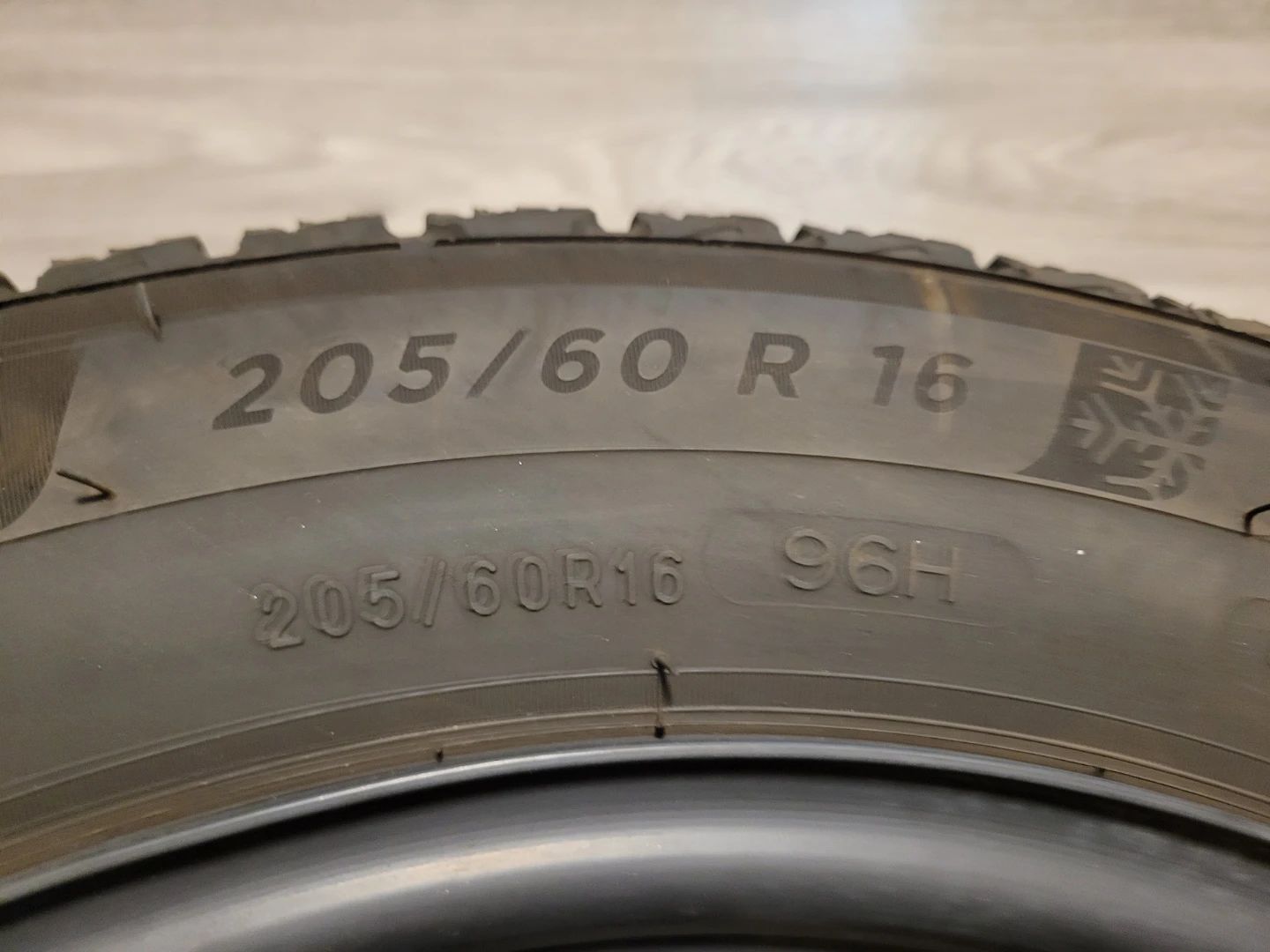 Set of 4 Michelin X-Ice Snow Winter Tires - photo 5
