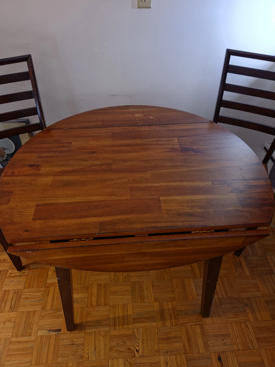 Round wooden dining table with two chairs - photo 5