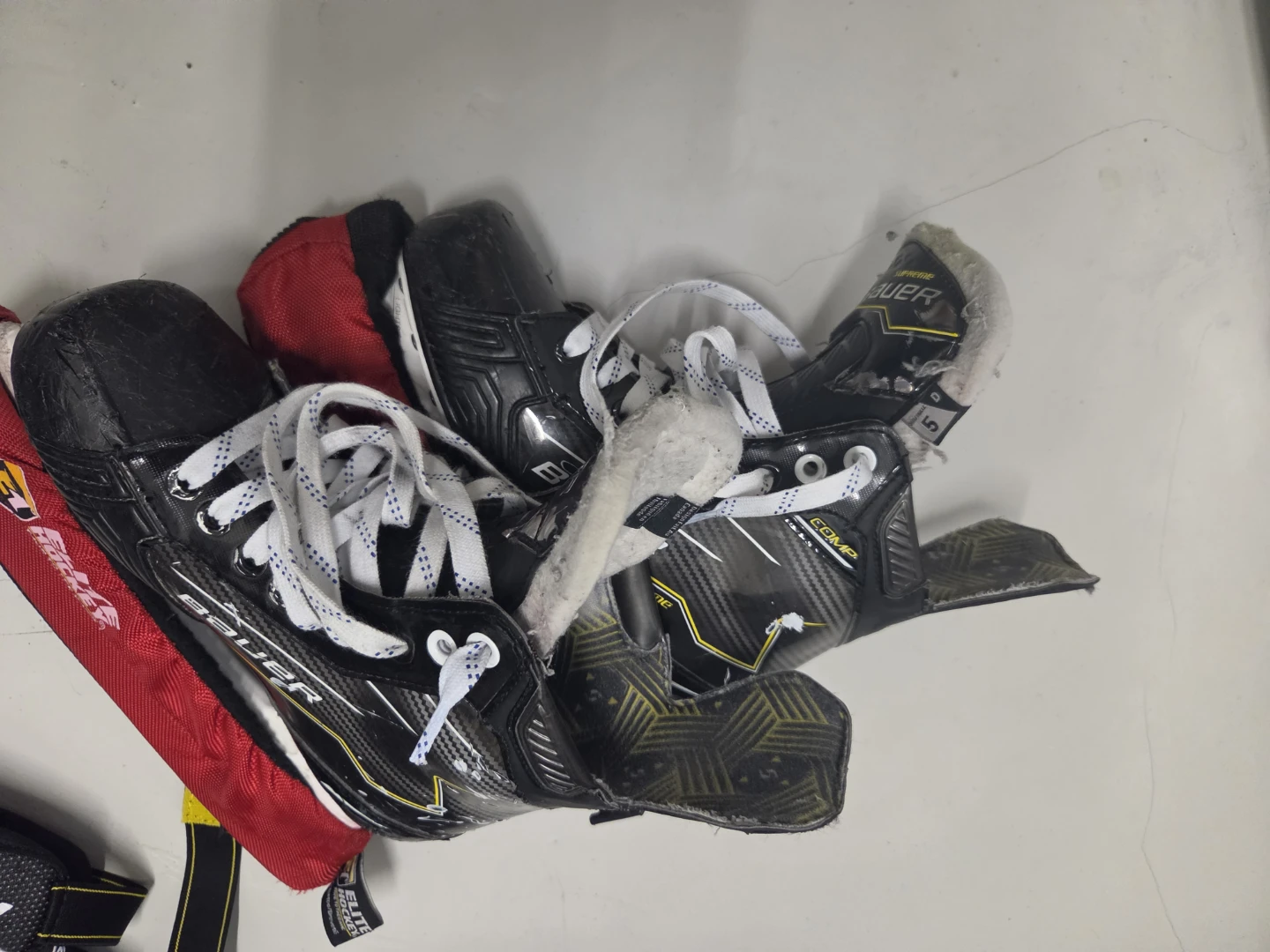 Bauer Supreme Comp Hockey Skates