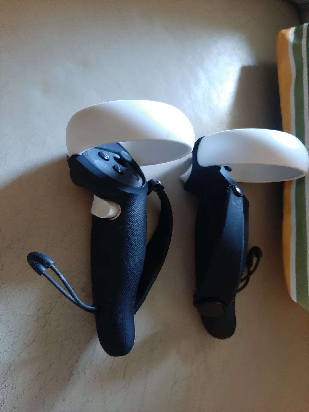Oculus Quest 2 VR Headset with Controllers - photo 3