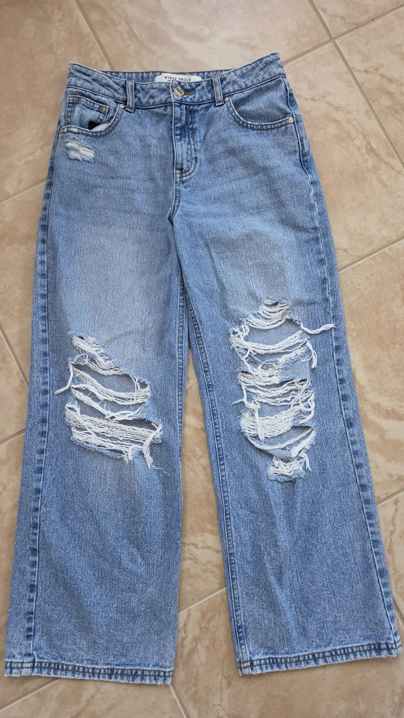 Windy Group Distressed Wide-Leg Jeans