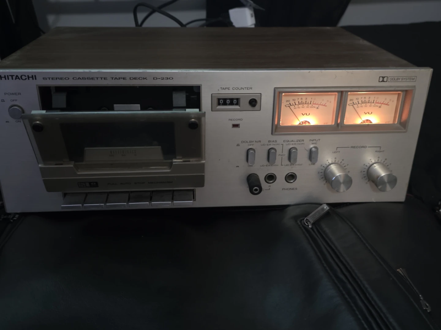 Hitachi D-230 Stereo Cassette Tape Deck