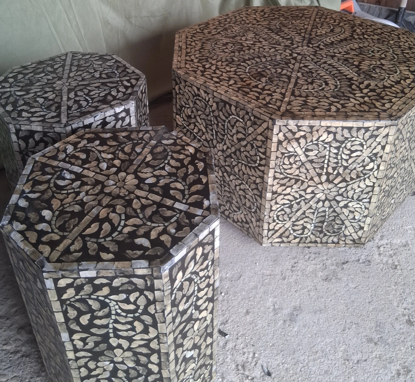 Set of mother of pearl mosaic coffee table and side tables - photo 2